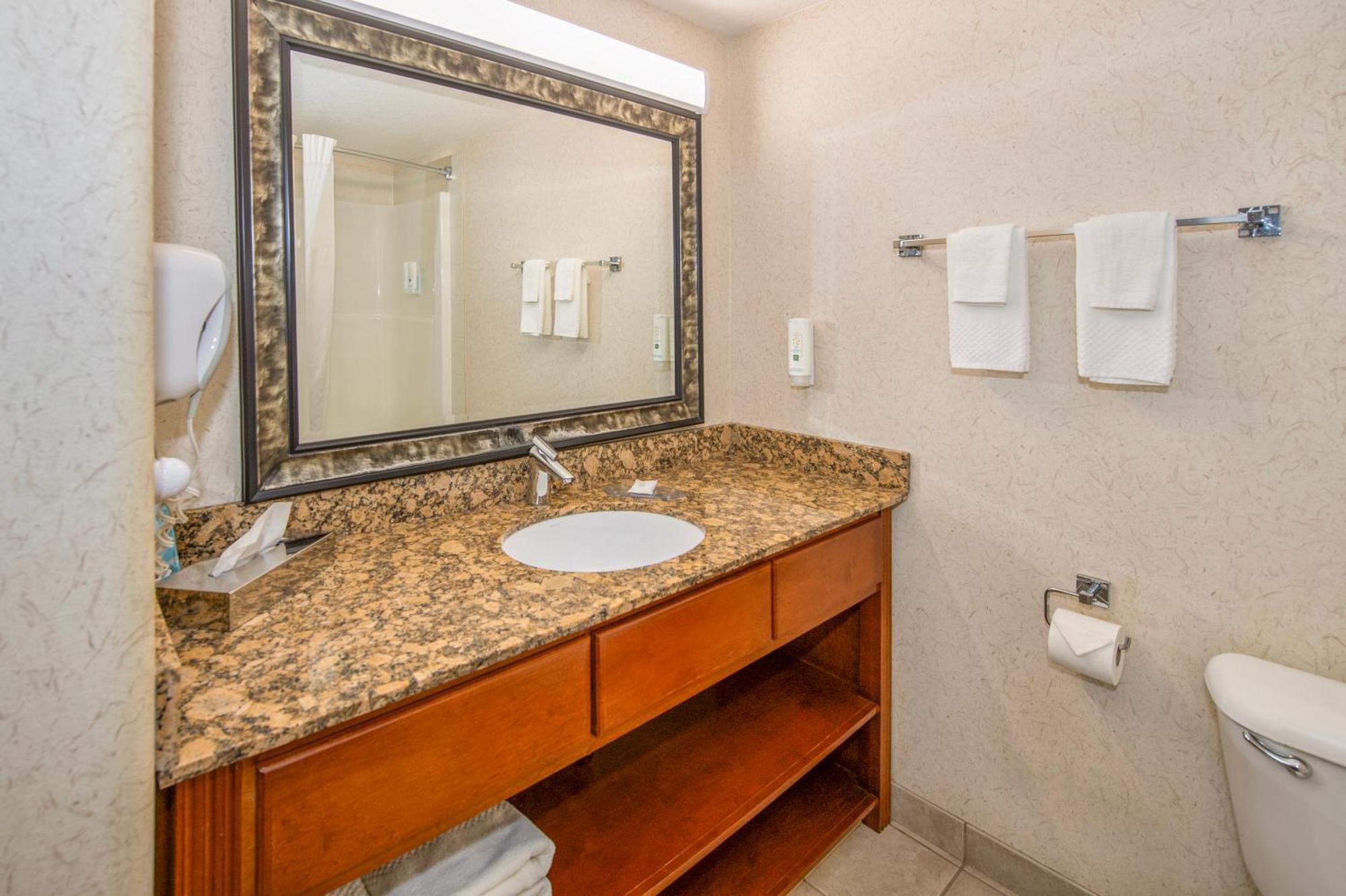 Quality Inn & Suites Lethbridge Zewnętrze zdjęcie