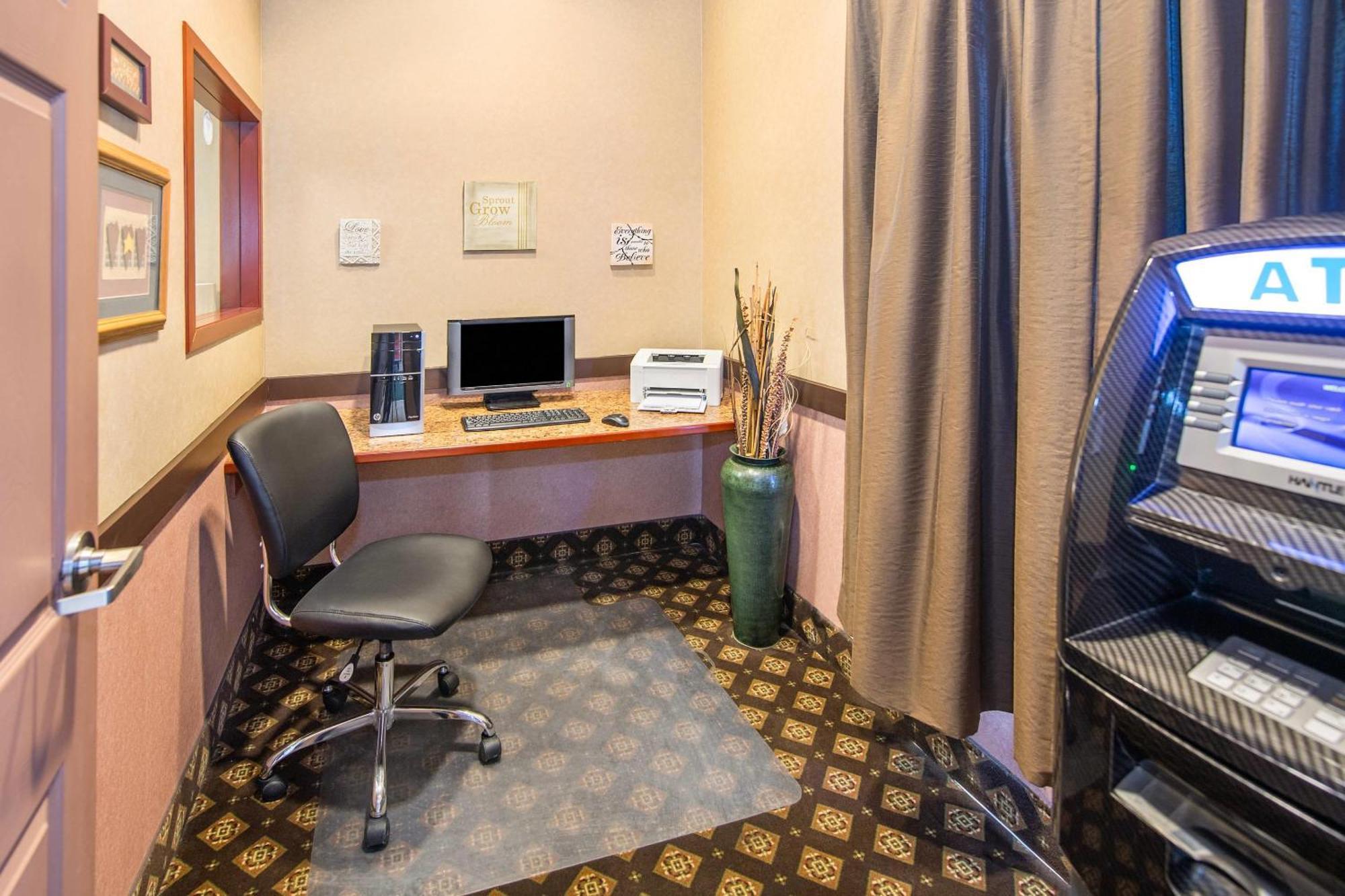 Quality Inn & Suites Lethbridge Zewnętrze zdjęcie