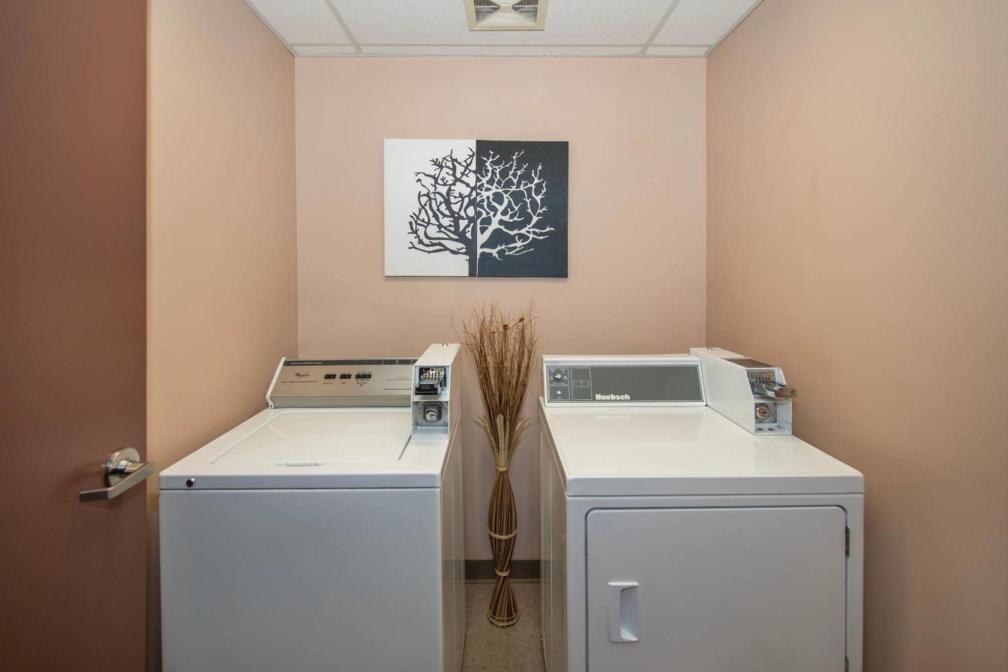 Quality Inn & Suites Lethbridge Zewnętrze zdjęcie